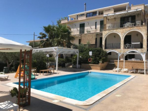 Villa Ceni appartamenti con 2 camere più servizi in villa con piscina